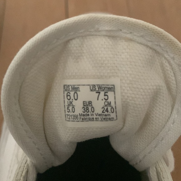 Old Skool Classic Tumble Shoe M6 W7.5 White EUC - Picture 6 of 6